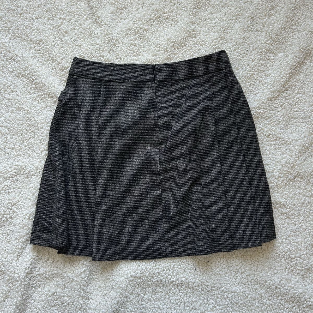 Mango Gonne: Mango Faltenrock Plaid grau Retro – Usato da Oberentfelden venduto da Klingm 1