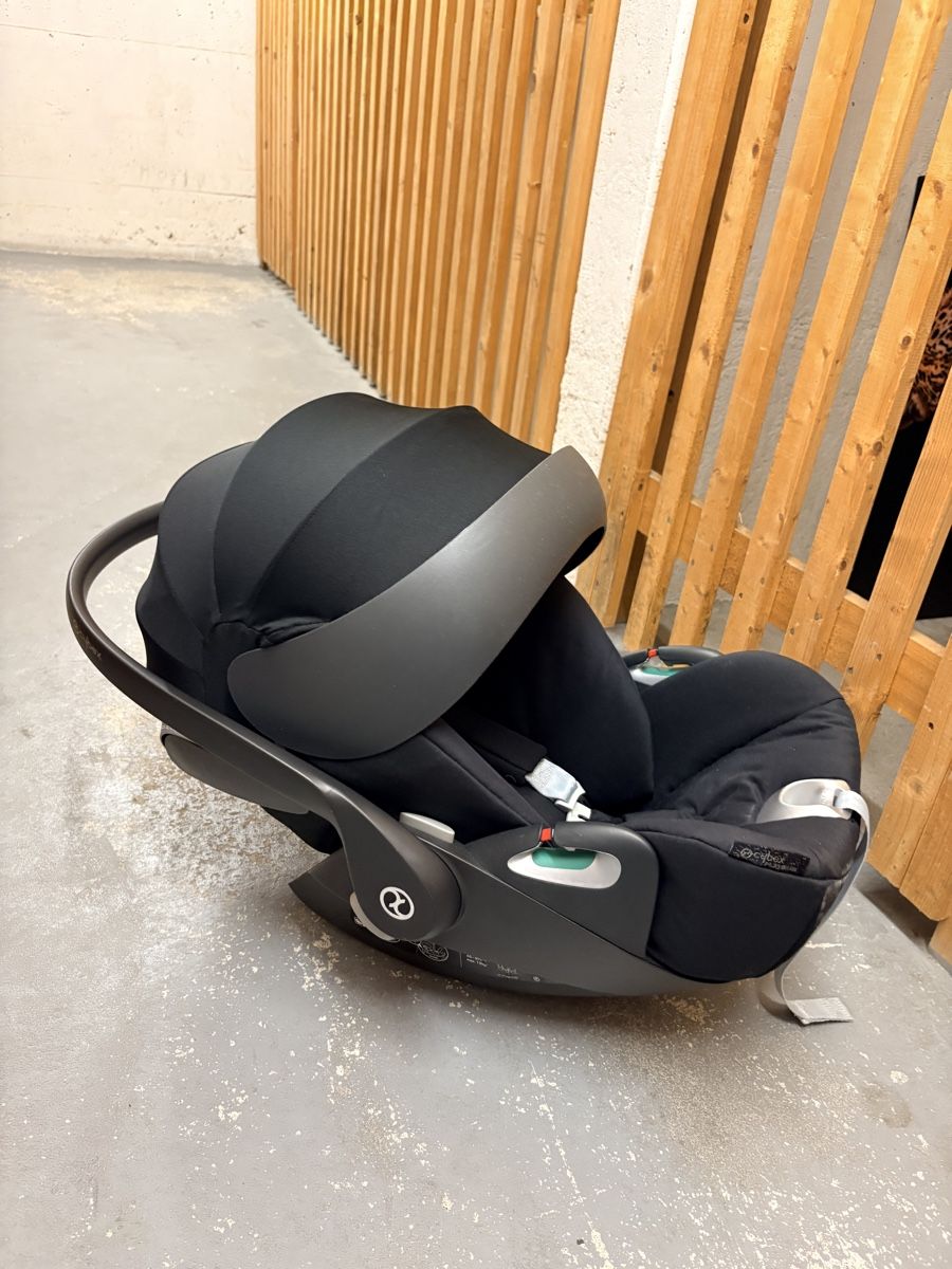 Cybex Seggiolini per auto: Babyschale Cybex schwarz Cloud T i-Size – Usato da Winterthur venduto da dan_8tlm