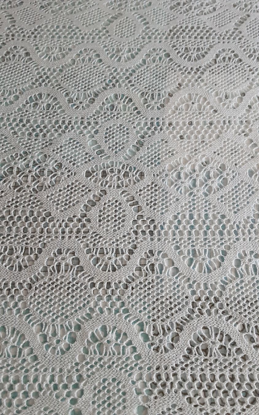 Linge de lit: gehäckelte bettüberwurf  – D'occasion à Ambrì par Maerz87 1