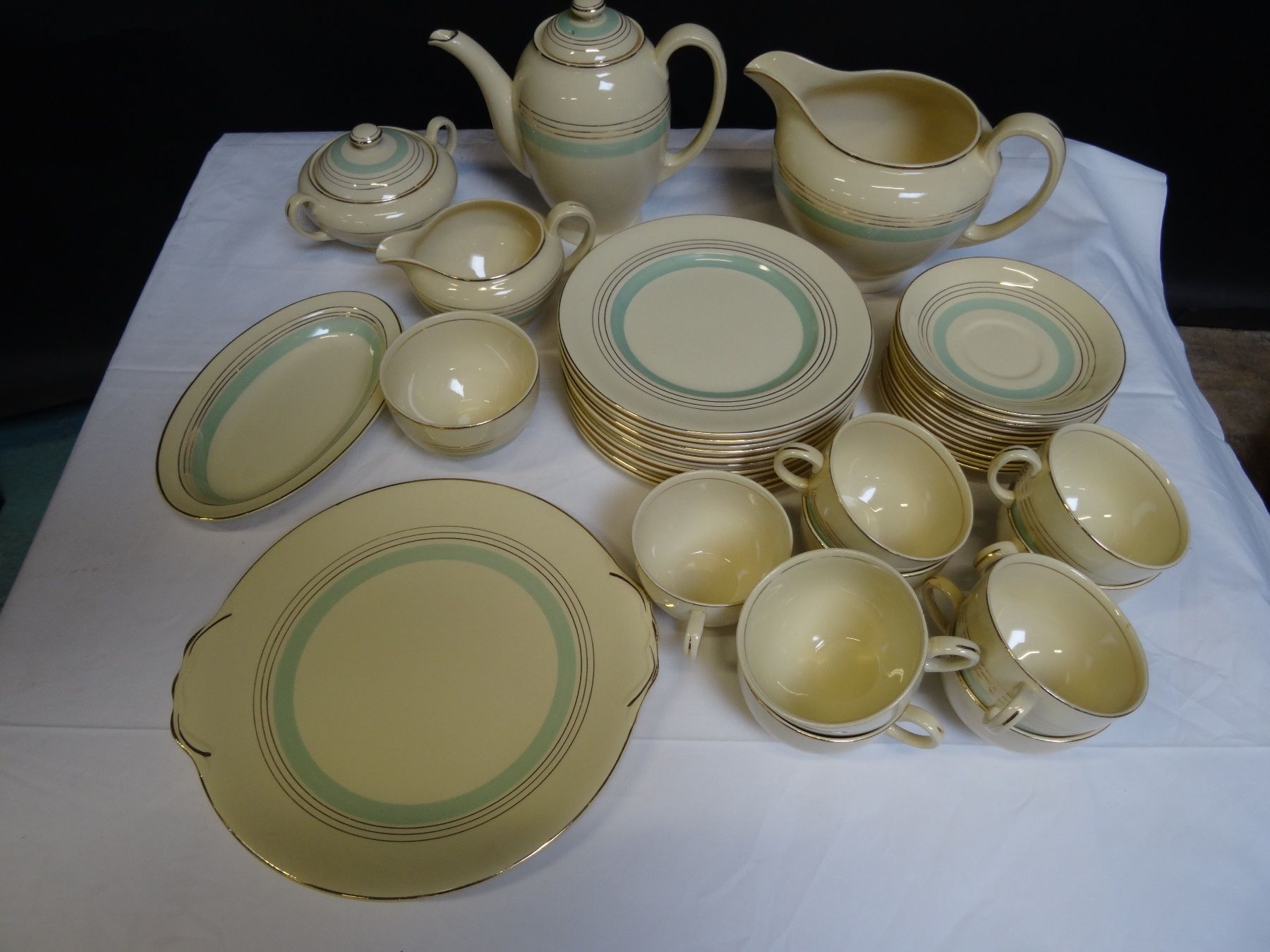 Johnson Brothers Set di piatti: TEESERVICE ENGLISCH – Usato da Brügg BE venduto da fundus2