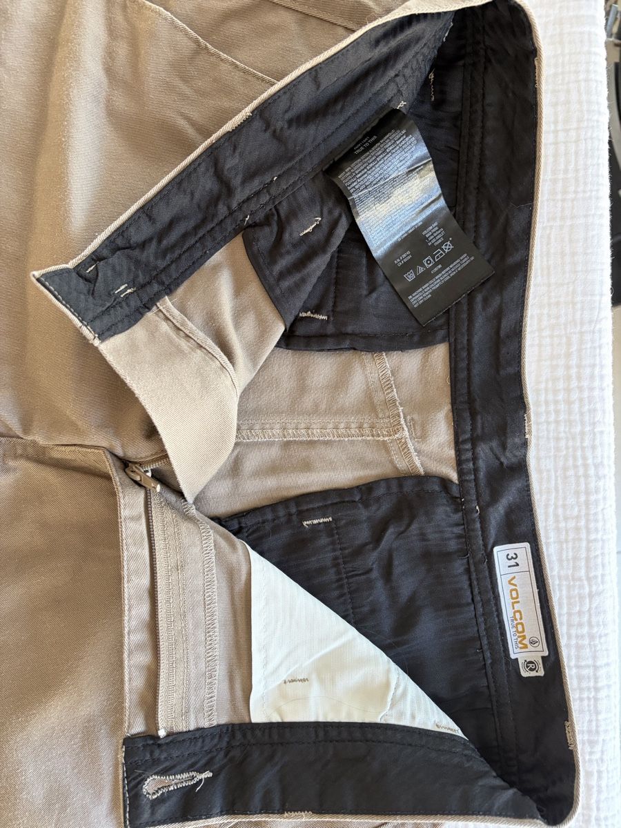 Volcom Pantaloni: Short volcom taille 31 beige homme – Usato da Vouvry venduto da Prune-el 2