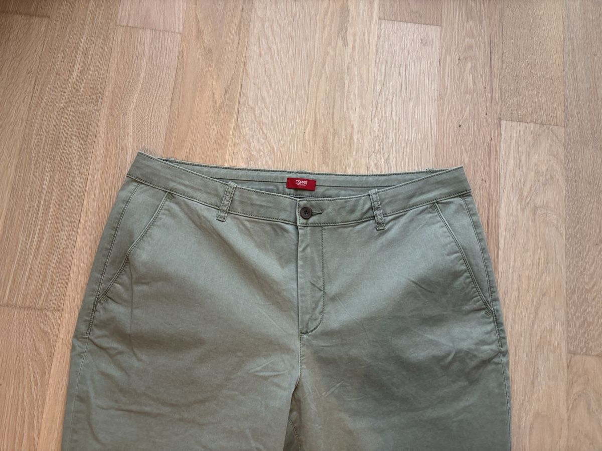 Esprit Pantaloni: Chino Hose Esprit Gr. 44/30 helloliv – Usato da Gwatt (Thun) venduto da Bioethanol01 1