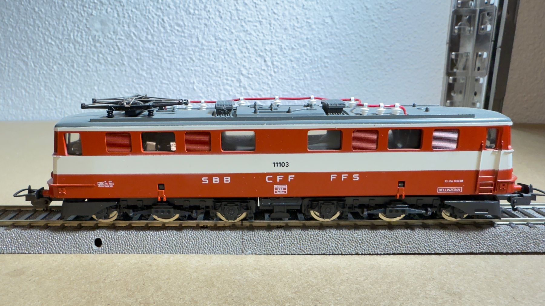Lima Modelleisenbahnen: Lima Ae 6/6 Swiss Express H0 / DC – Gebraucht aus Windlach von Kelebra