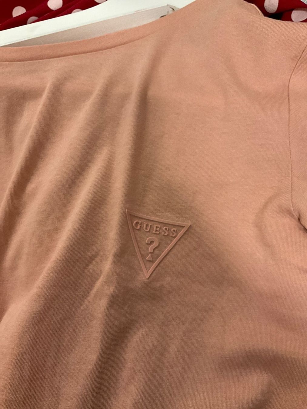 Guess T-shirt: Guess T-Shirt Gr.S – Nuovo (secondo la descrizione) da Schönenwerd venduto da d.chiara 2