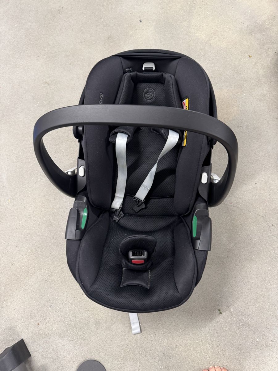 Maxi-Cosi Seggiolini per auto: Maxi Cosi Kindersitz 360 black & Isofix 360 – Usato da Herzogenbuchsee venduto da SandraV 3