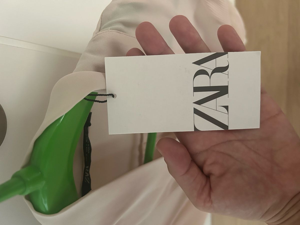 Zara Chemisiers: Chemisier Zara neuve – Neuf avec emballage d'origine à Neuchâtel par EllenB 2