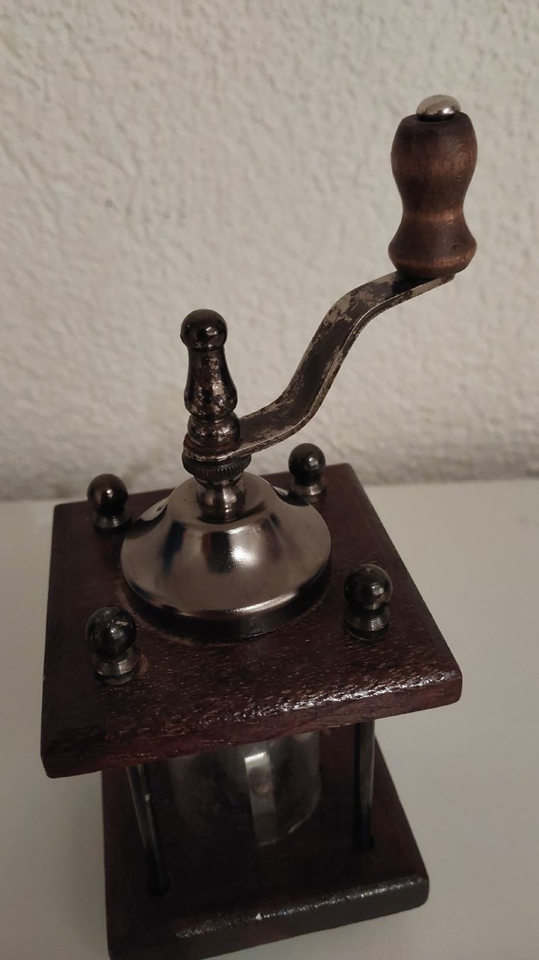 Küchengeräte: Alte Pfeffermühle – Gebraucht aus Küssnacht am Rigi von Anzu-Ki 1