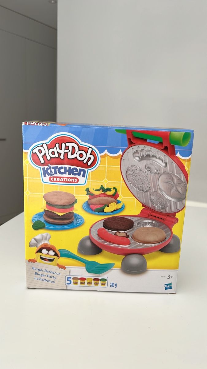 Play-Doh Giocattoli: Play-Doh Kitchen Creations Grill Set in box – Usato da Wettingen venduto da RoMaCio