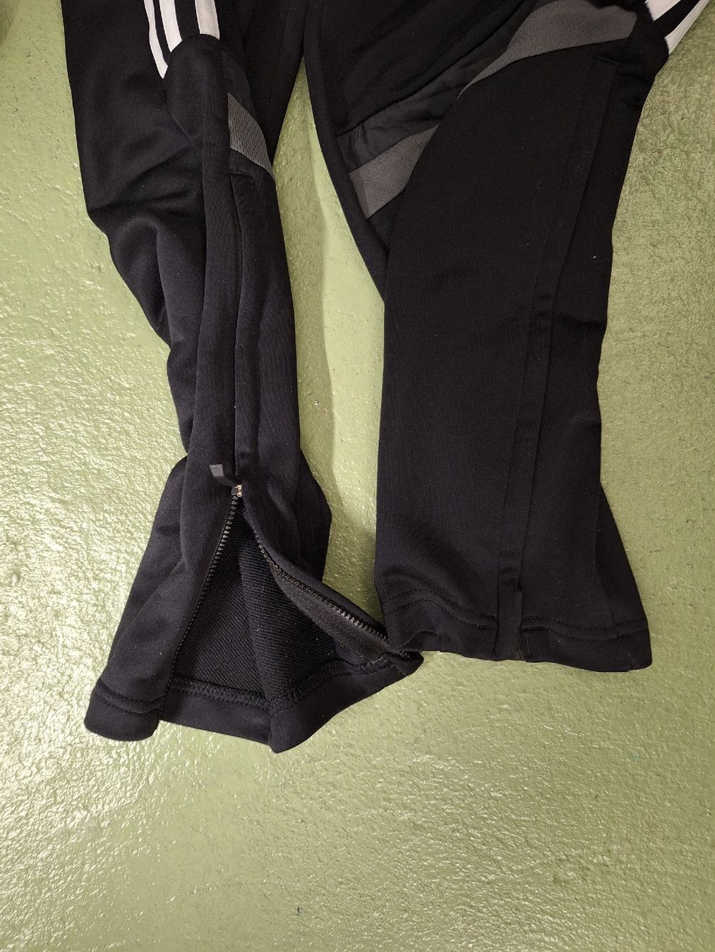 Adidas Pantaloni: Adidas Trainerhose – Usato da Niederglatt ZH venduto da Bobsli 3