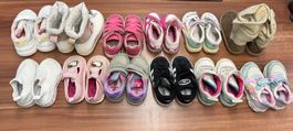 12 Paar Mädchenschuhe Gr. 22-23