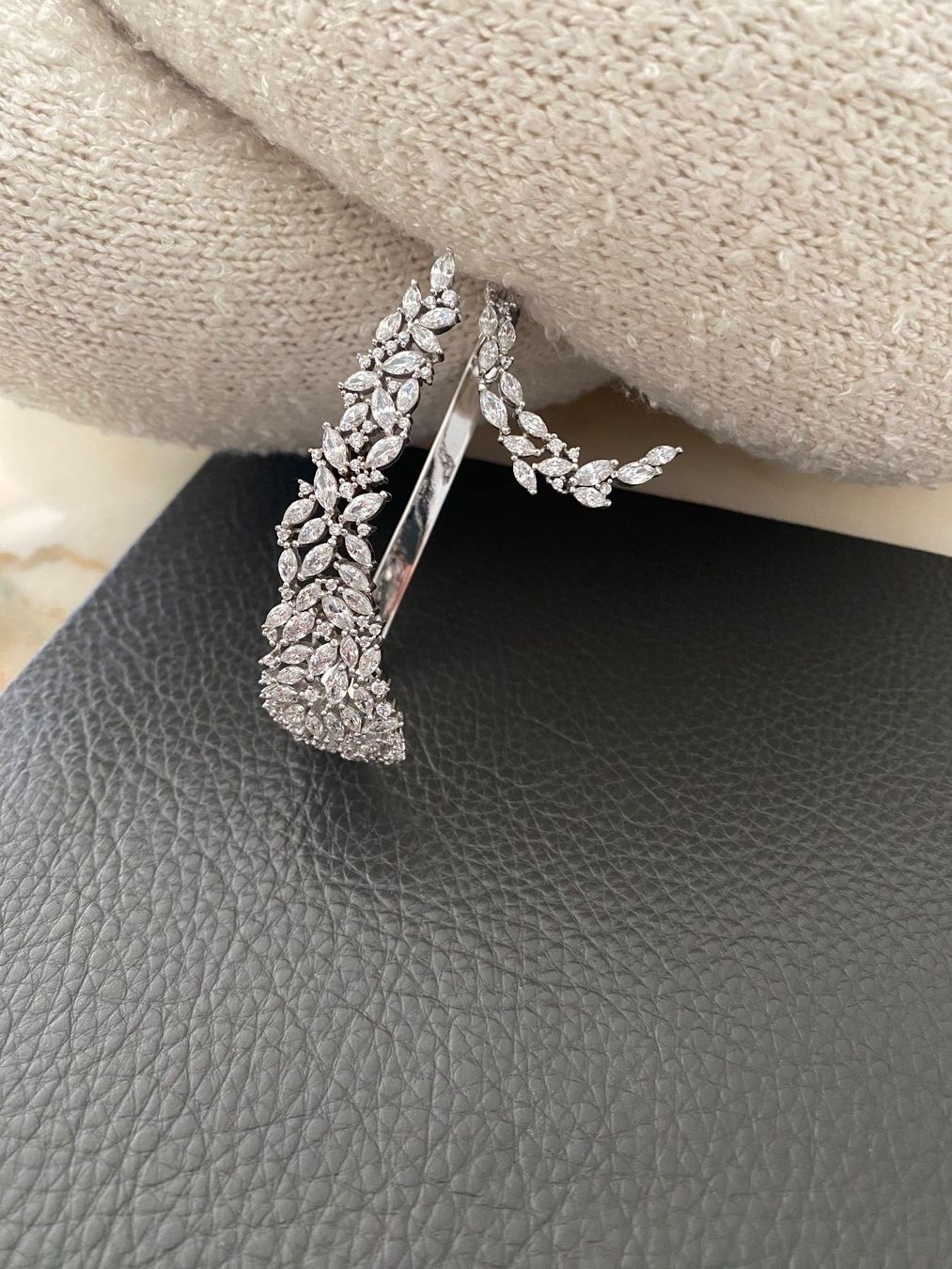 Bagues: Neuwertiger Armschmuck Ring Handcuff aus Silber – Neuf (Voir description) à Zug par hautecoutureclub 5