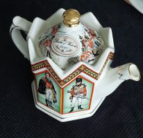 Teekanne mit Schlacht von Waterloo Motiv Porzellan Sammle...