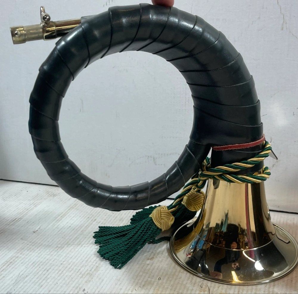Strumenti musicali: Jagdhorn mit Leder Tasche – Usato da Hinwil venduto da Unglaubliche-Treffer 2