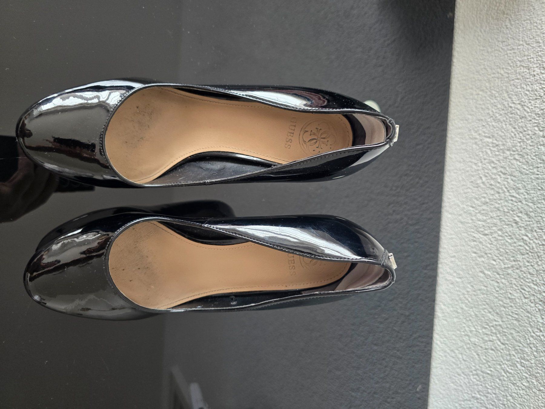 Damenschuhe: Guess Lack Pumps, Schwarz, Gr. 38 – Gebraucht aus Niedergösgen von and_zvh2 3