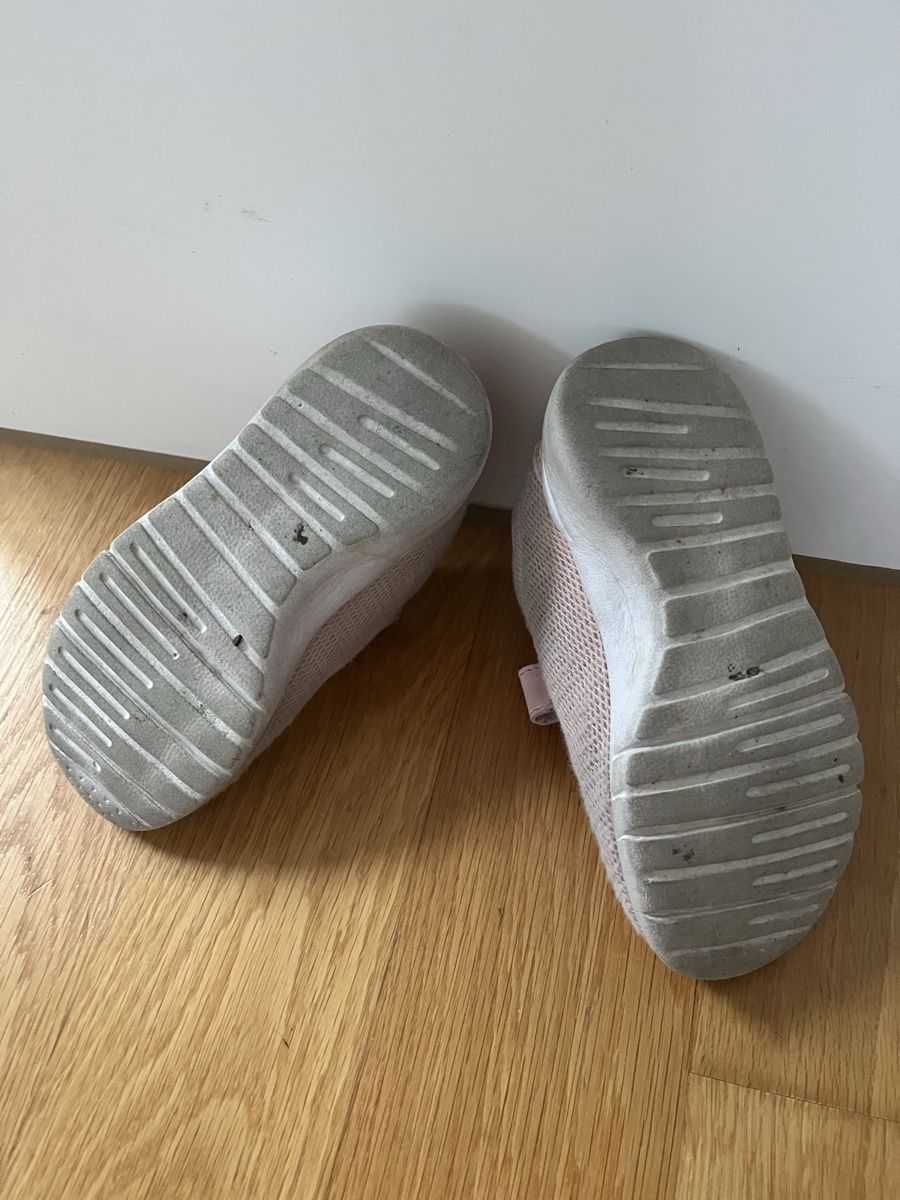 Schuhe für Mädchen: Turnschuhe Gr 29 – Gebraucht aus Schaffhausen von _sonnenkind_ 1