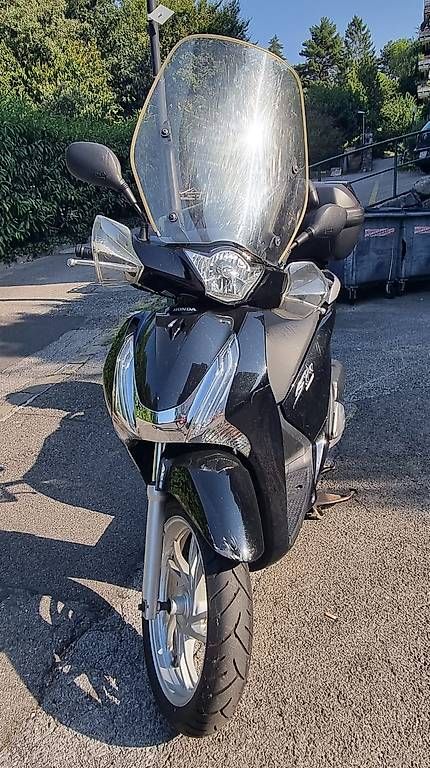 Honda Scooter: Honda SH – Usato da Pully venduto da 37u51v3 1