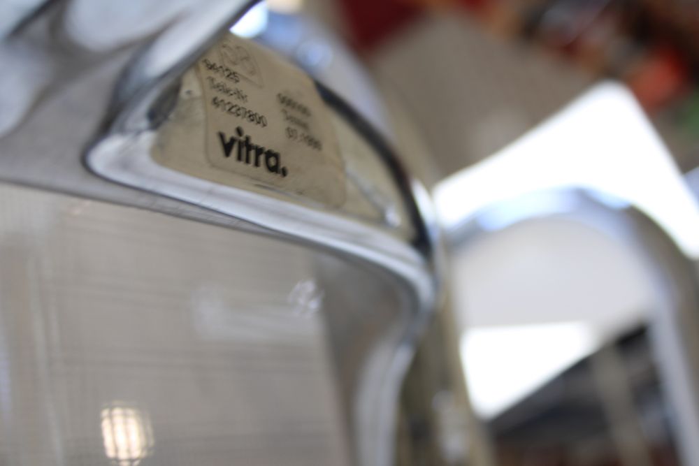 20 Vitra Eames Stühle EA 108 drehbar 9