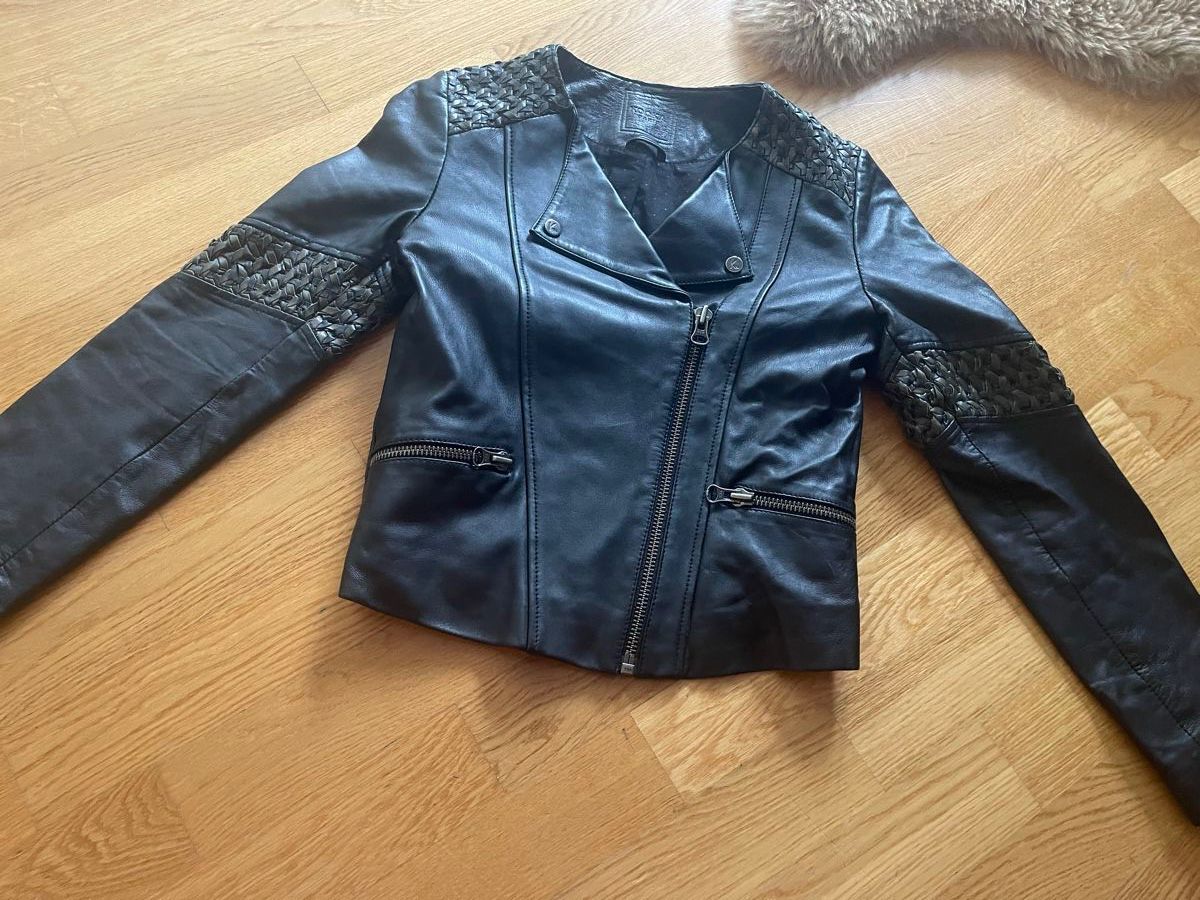 Giacche: Coole schwarze Nappa-Lederjacke Gr. S/36 mit Fle – Usato da Rüschlikon venduto da leo_mwz2 4