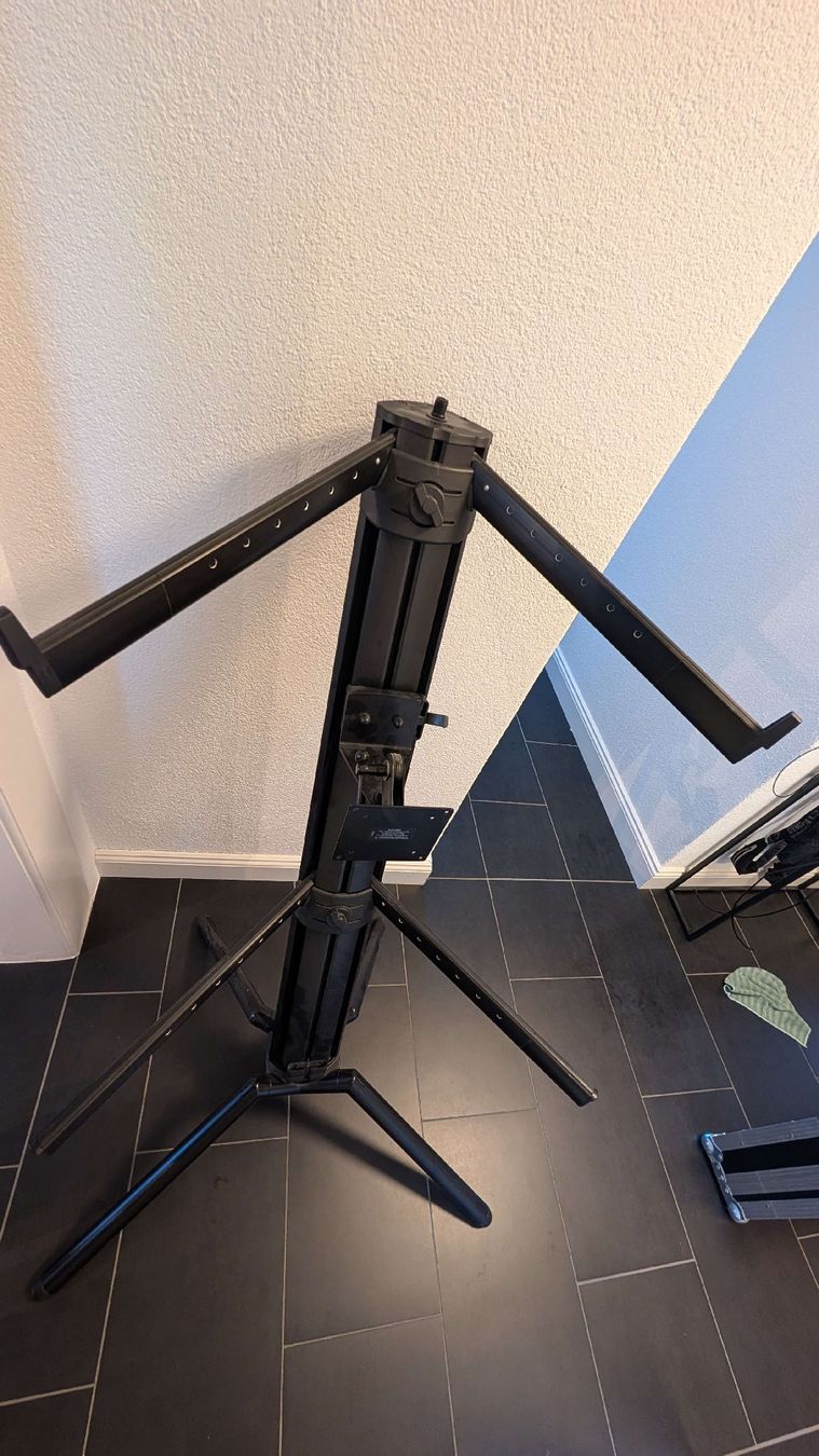 König & Meyer Instrumenten-& Notenständer: K&M Spider Pro Keyboardständer schwarz – Gebraucht aus Burgdorf von jer_f67h