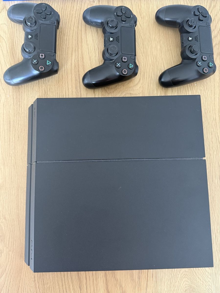 Sony Console: Sony Playstation  – PS4 inkl. Spiele und Controller – Usato da Fribourg venduto da AngeAvecH 6