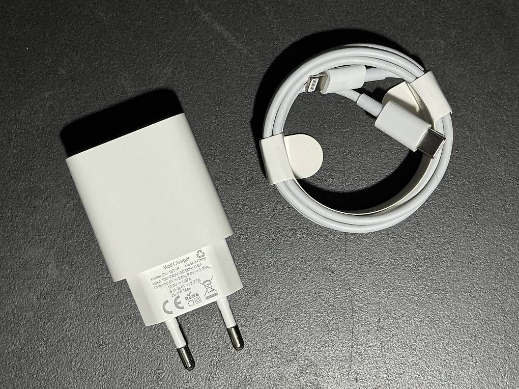 Caricabatterie: NEU - USB-C to Lightning Cable 2m 25W inkl. Adapter – Nuovo e nell'imballaggio originale da Neuhausen venduto da francesco1993