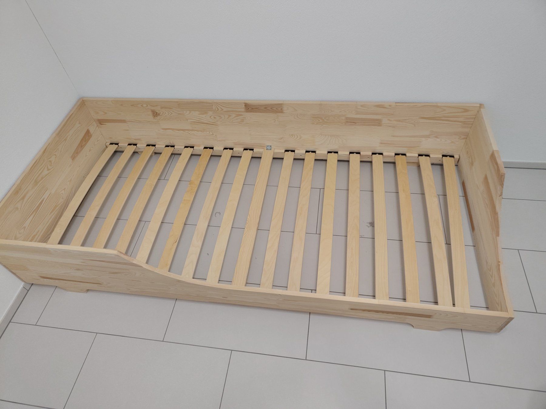 Betten: Kinder Bett Holz – Gebraucht aus Fläsch von Nicjan 1