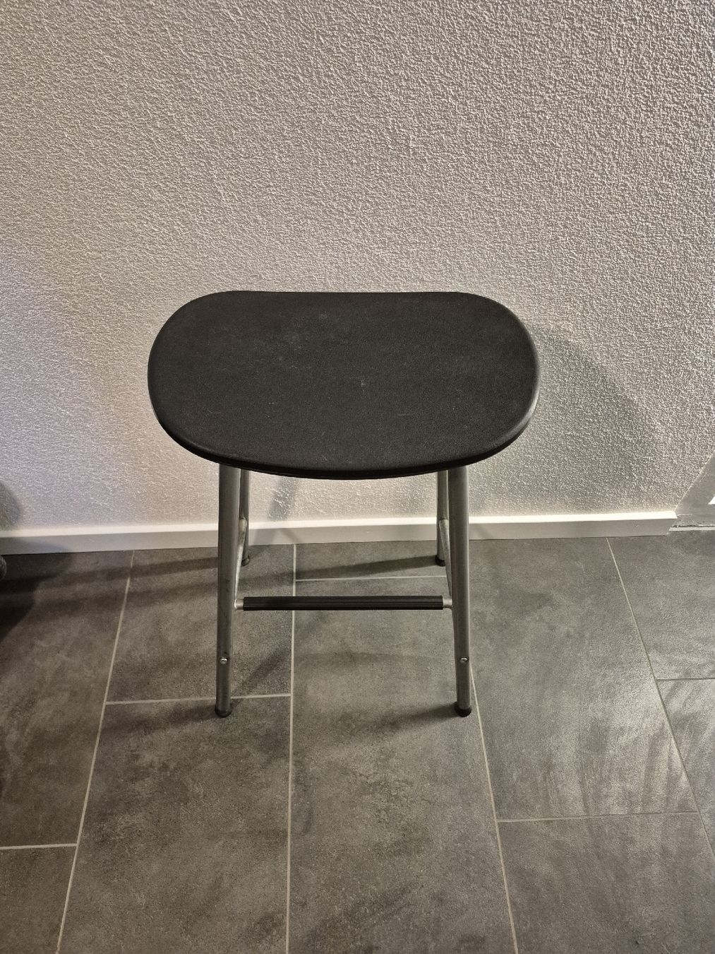 Ikea Sgabelli: Schwarzer Barhocker/Hocker, Sitzhöhe 61cm, stabil und leicht – Usato da La Neuveville venduto da Vestiaire_2011 1