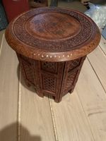 Magnifique table basse pliante en bois sculpté, style indien