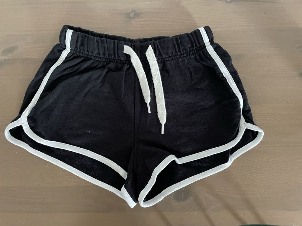 H&M Pantaloni: H&M Shorts, Gr. 134/140 – Usato da Fehraltorf venduto da Nadja0205