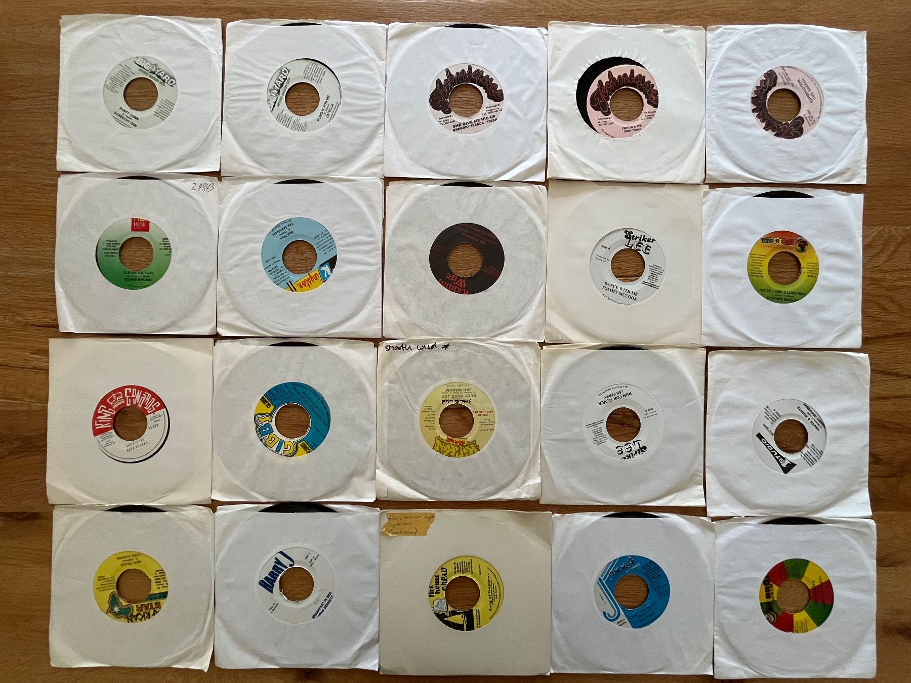 Dischi in vinile: 20 x 7" Dancehall / Reggae Singles - top Zustand – Usato da Olten venduto da Xtra