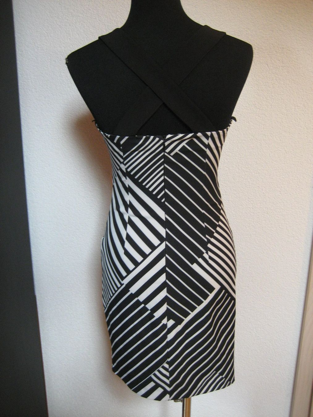 Vestiti: Robe stretch Rinascimento taille S – Usato da Delémont venduto da marryb 4