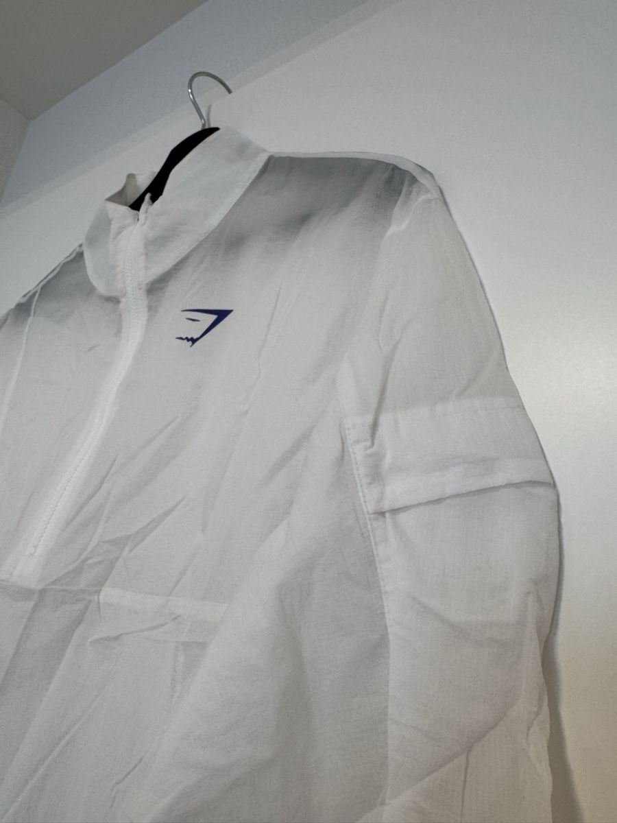Gymshark Giacche: Gymshark white wind breaker size XS – Usato da Dübendorf venduto da ClaraS. 3