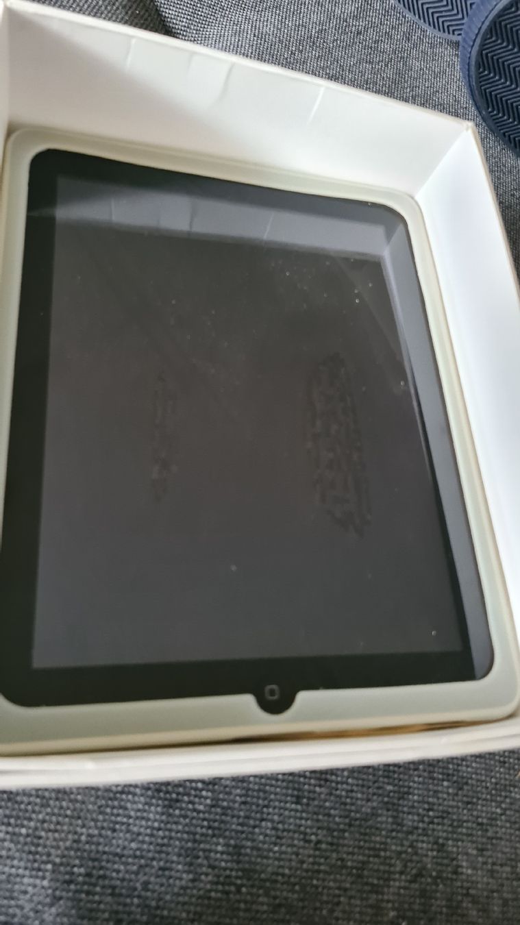 Apple Tablet PC: ipad – Usato da Kriens venduto da nello-1 1