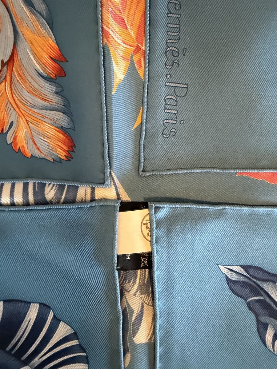 Hermès Foulards & écharpes: Carré Hermès 90 Tulipomanie  – Neuf avec emballage d'origine à Founex par dom_bgr7 7
