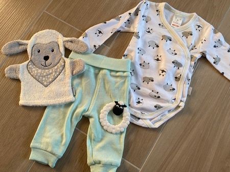 neues Set für ein Baby Gr. 50/56 "Schöfli"
