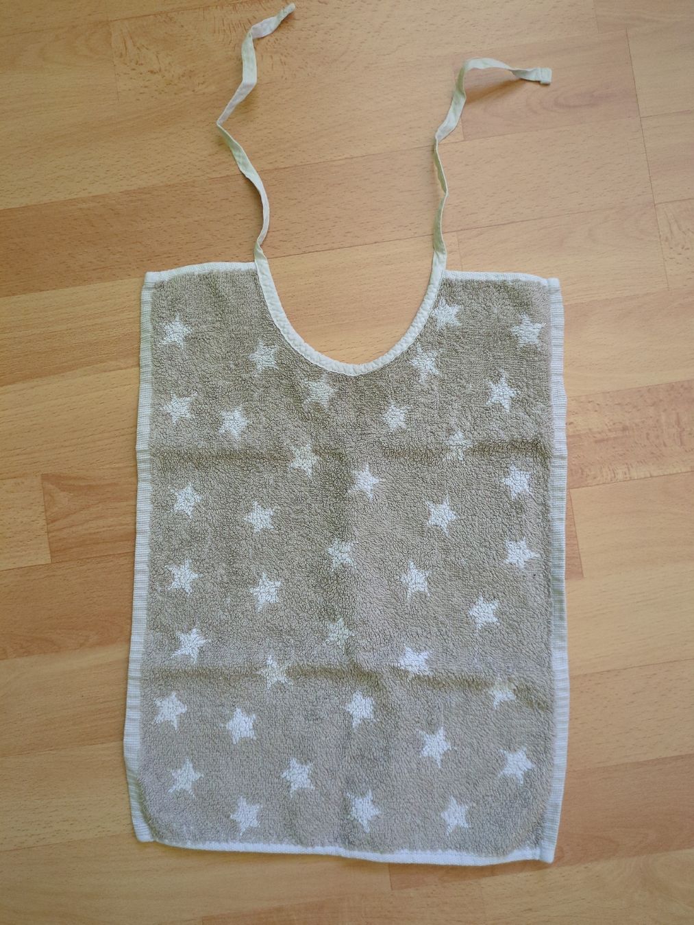 Milette Repas pour bébés: Lätzchen mit Sternen – D'occasion à Adlikon b. Andelfingen par IlonaSp 1