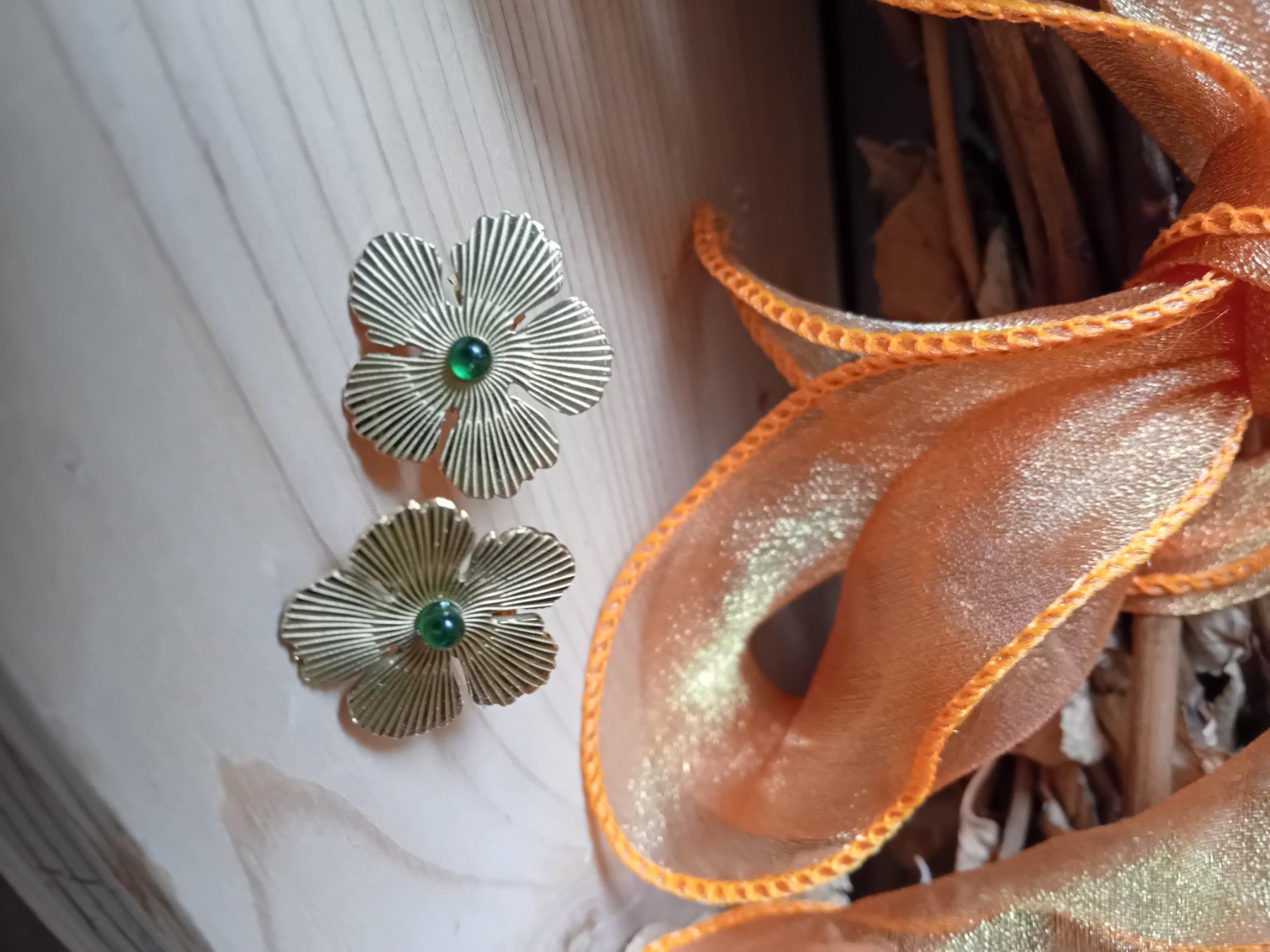 Orecchini pendenti & Orecchini a lobo: Boucles d'oreilles fleurs dorées – Nuovo (secondo la descrizione) da Rüthi (Rheintal) venduto da titlis07