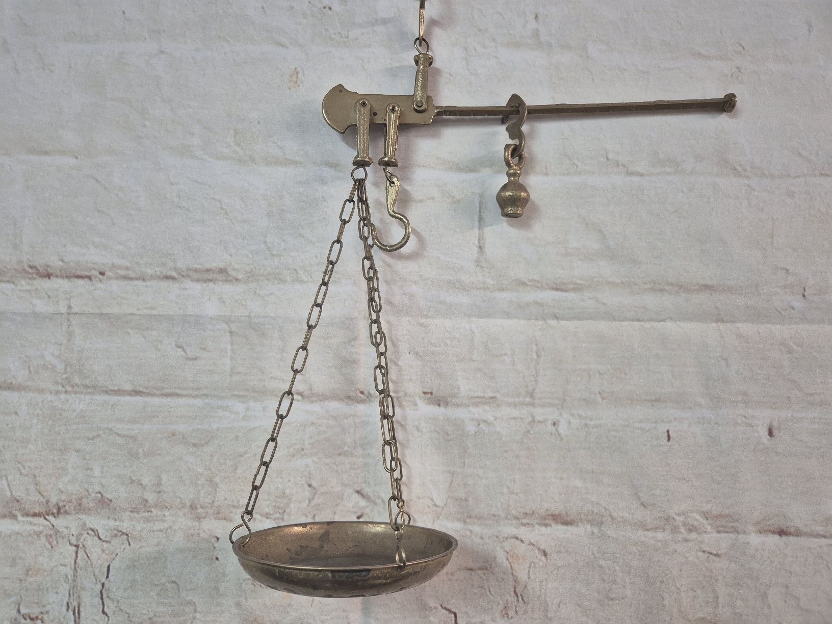 Bilance e pesi: Balance décorative en laiton  – Usato da Le Locle venduto da CHEGUA