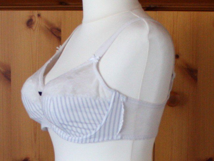 Altra biancheria intima: BH weiss-blau 85DD (18) – Usato da Flüelen venduto da Diversicum-Curvy 2