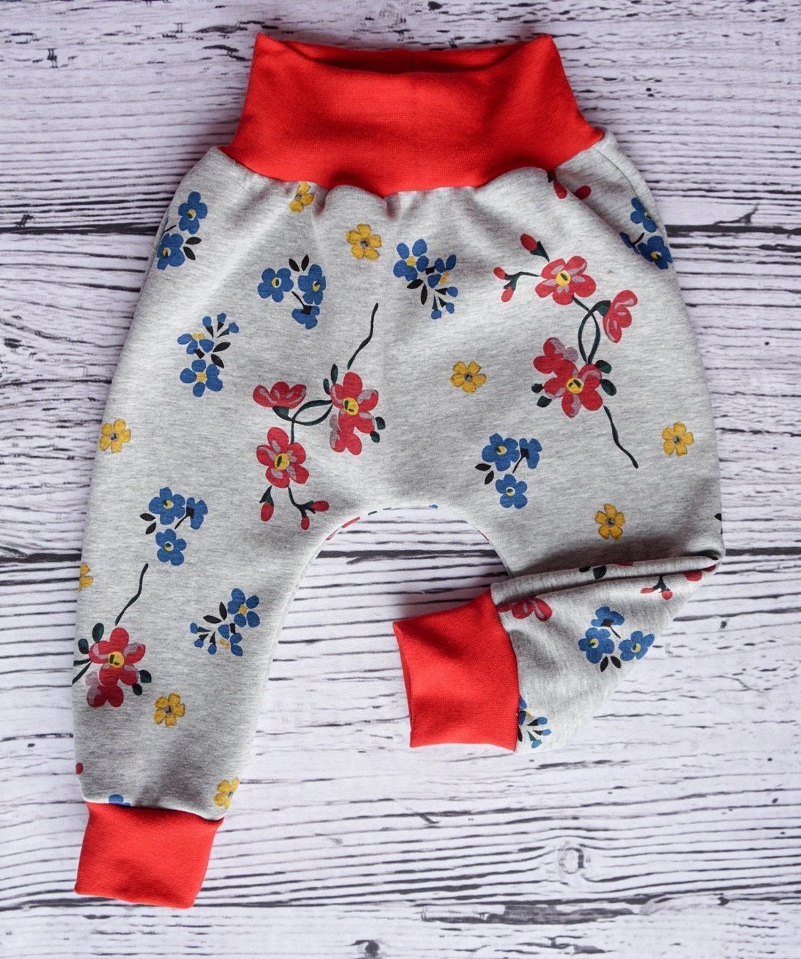 Pantaloni: Fleece Pumphose mit Blumen 74/80 - NEU – Nuovo e nell'imballaggio originale da Zürich venduto da sambaum 1