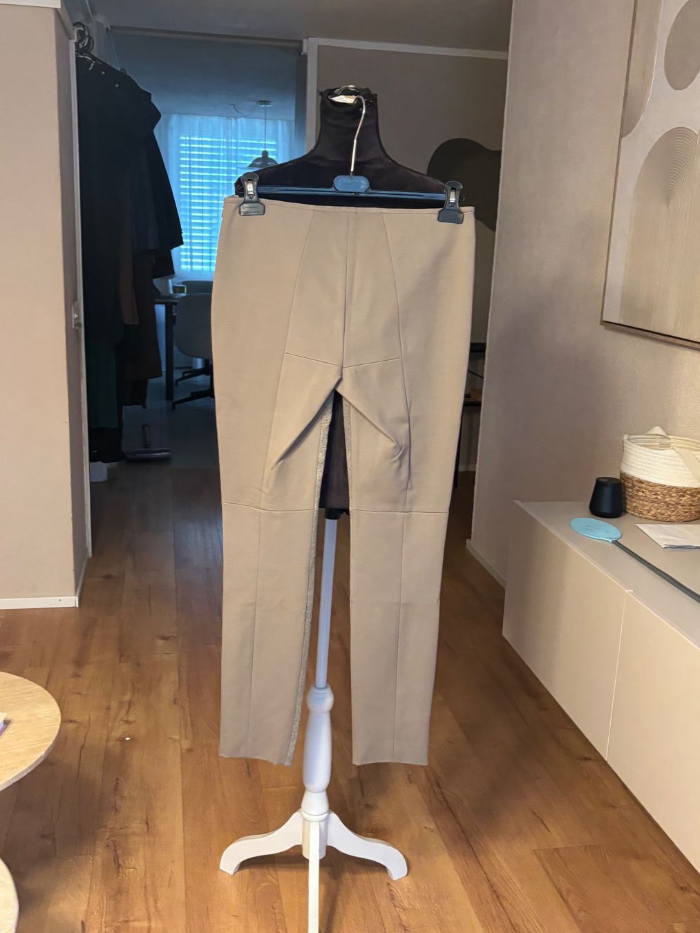 Akris Pantaloni: Akris Hose 100% Lammleder – Usato da St. Margrethen SG venduto da dijanaO 4