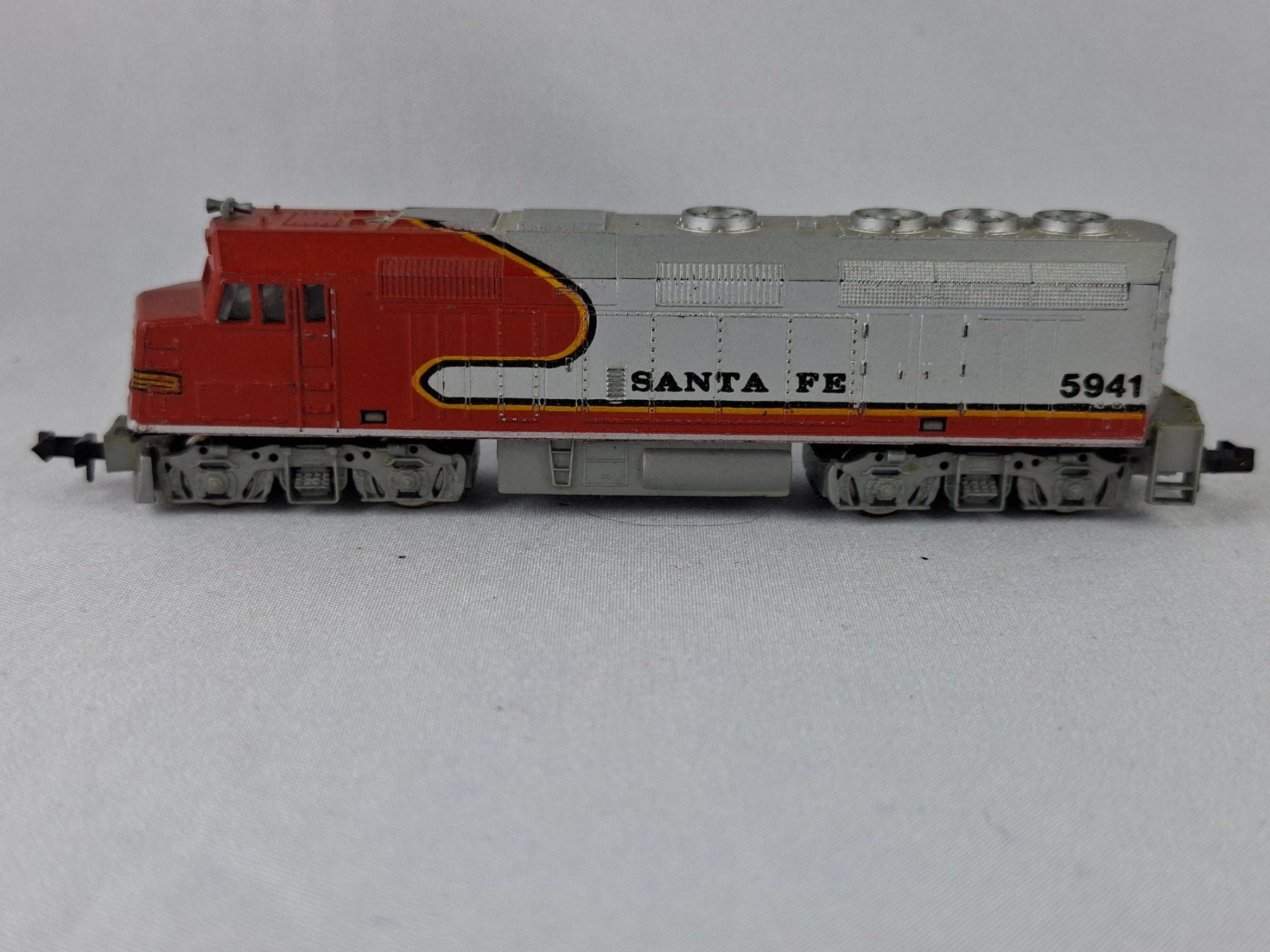Modelleisenbahnen: Model Power 7544 ATSF Diesellok (DL) – Gebraucht aus Birr von waruco 2
