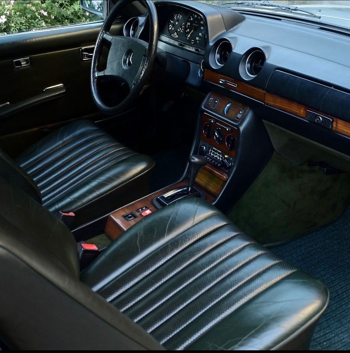 Mercedes-Benz Automobili: Mercedes230CE Silber,Leder,Klima – Usato da Oberwangen TG venduto da fob_8y8p 1