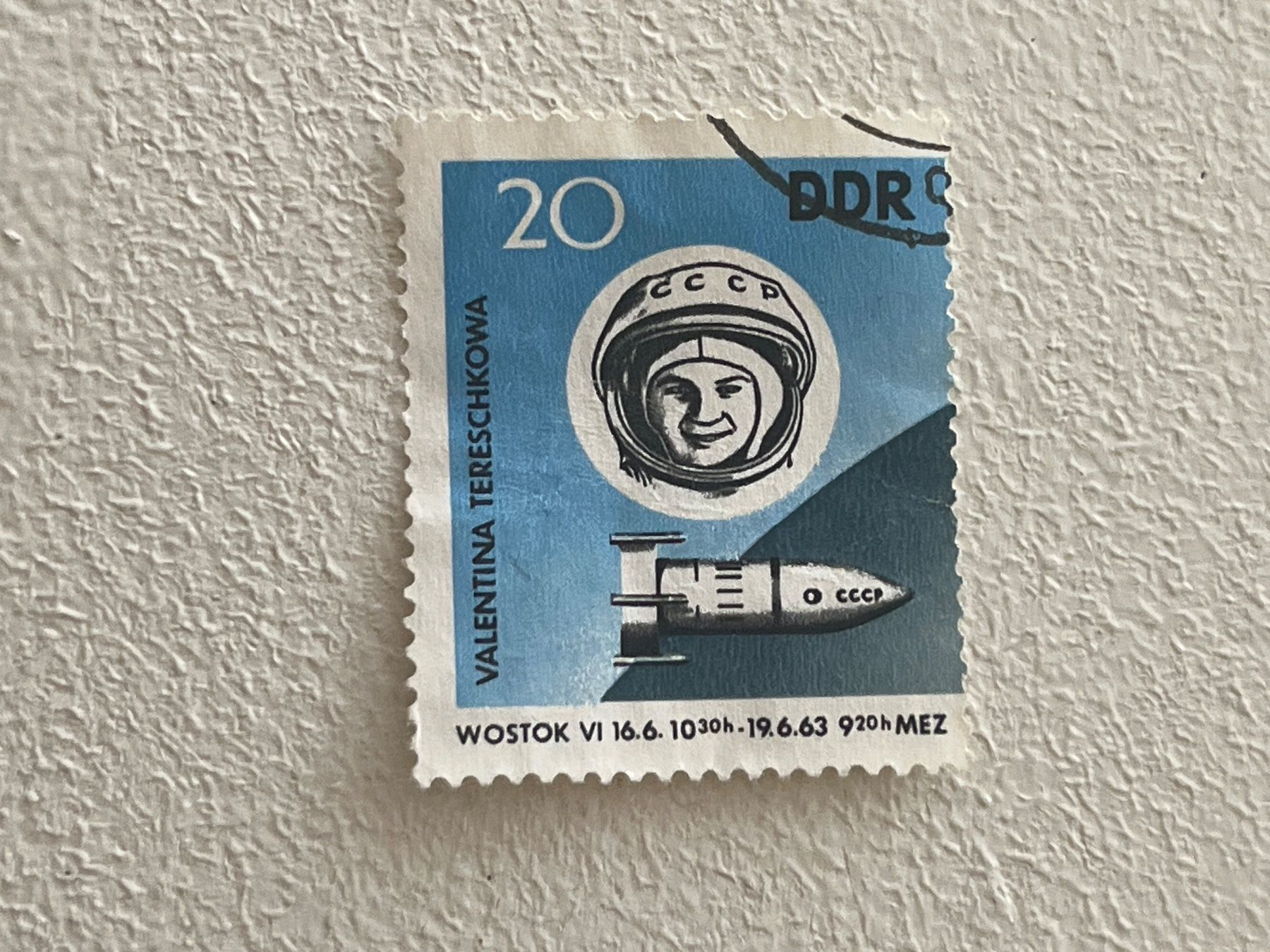 Alle Briefmarken: Cosmo und Space Theme Briefmarke – Gebraucht aus Chiasso von AzenYa