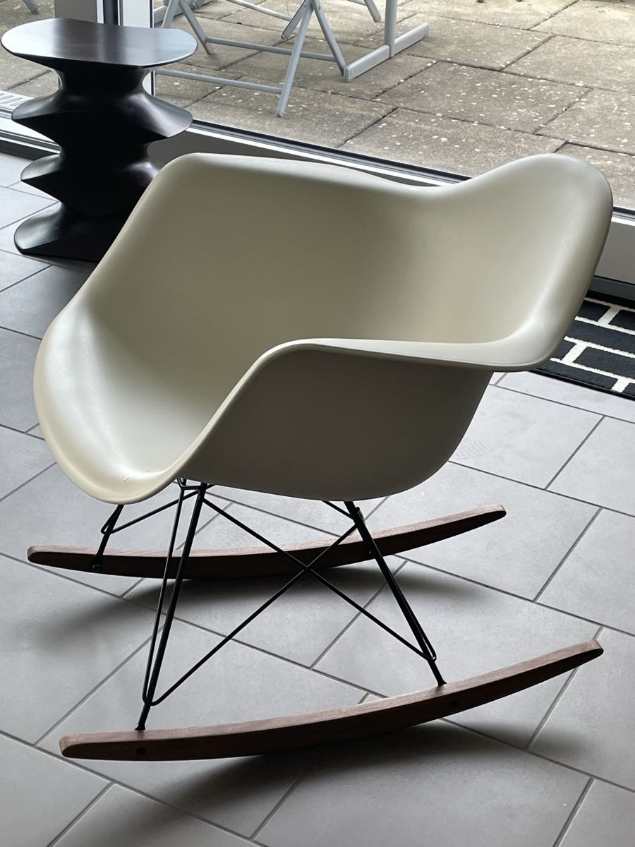 Stühle: Vitra Eames RAR Schaukelstuhl – Gebraucht aus Urdorf von Msakul 3