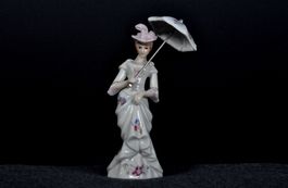 Elegante Porzellanfigur mit Sonnenschirm – Vintage Stil