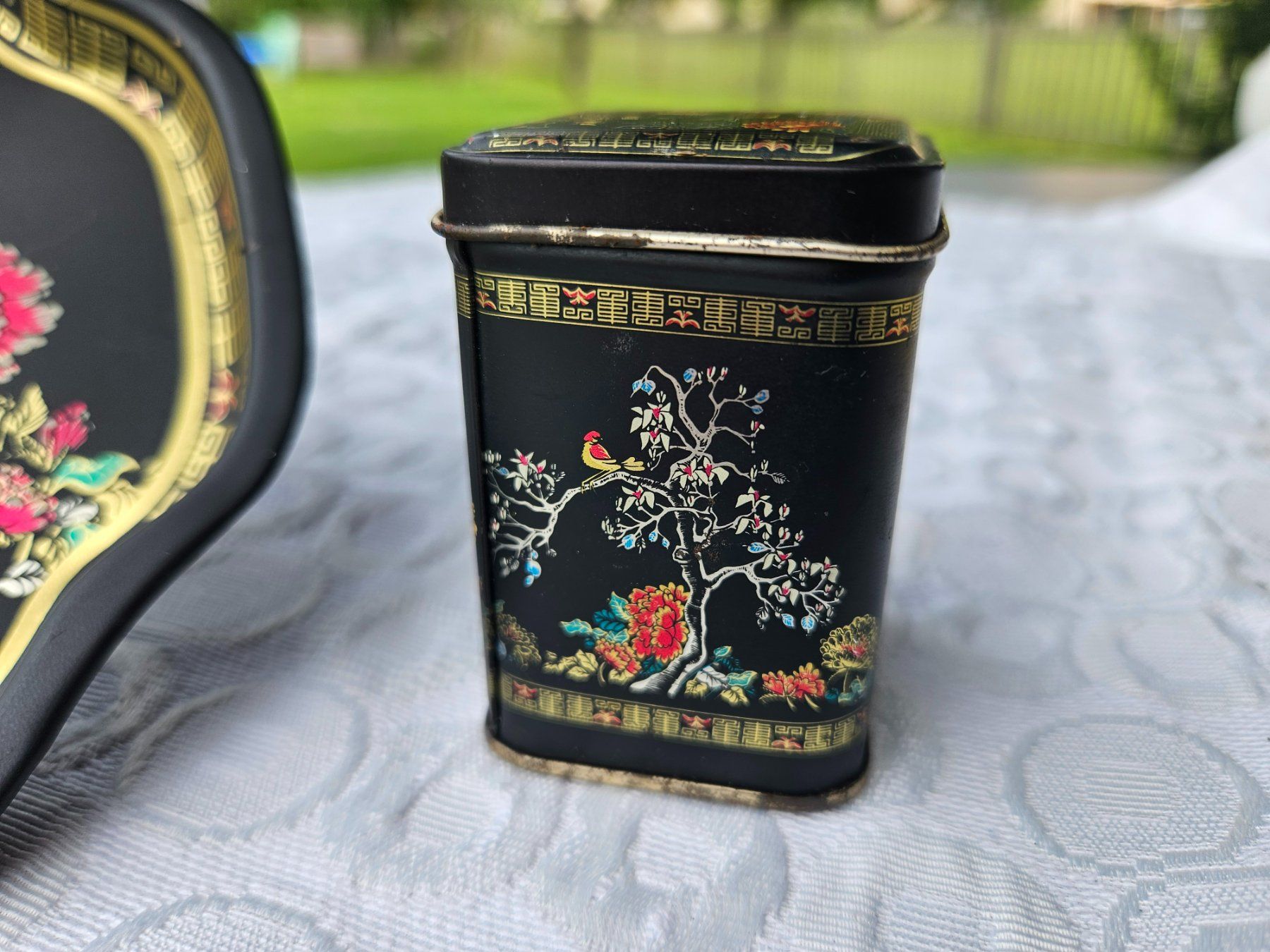 Tutte le decorazioni: Blechdose mit Blumen & Vogel Motiv – Usato da Nendeln venduto da Regs182
