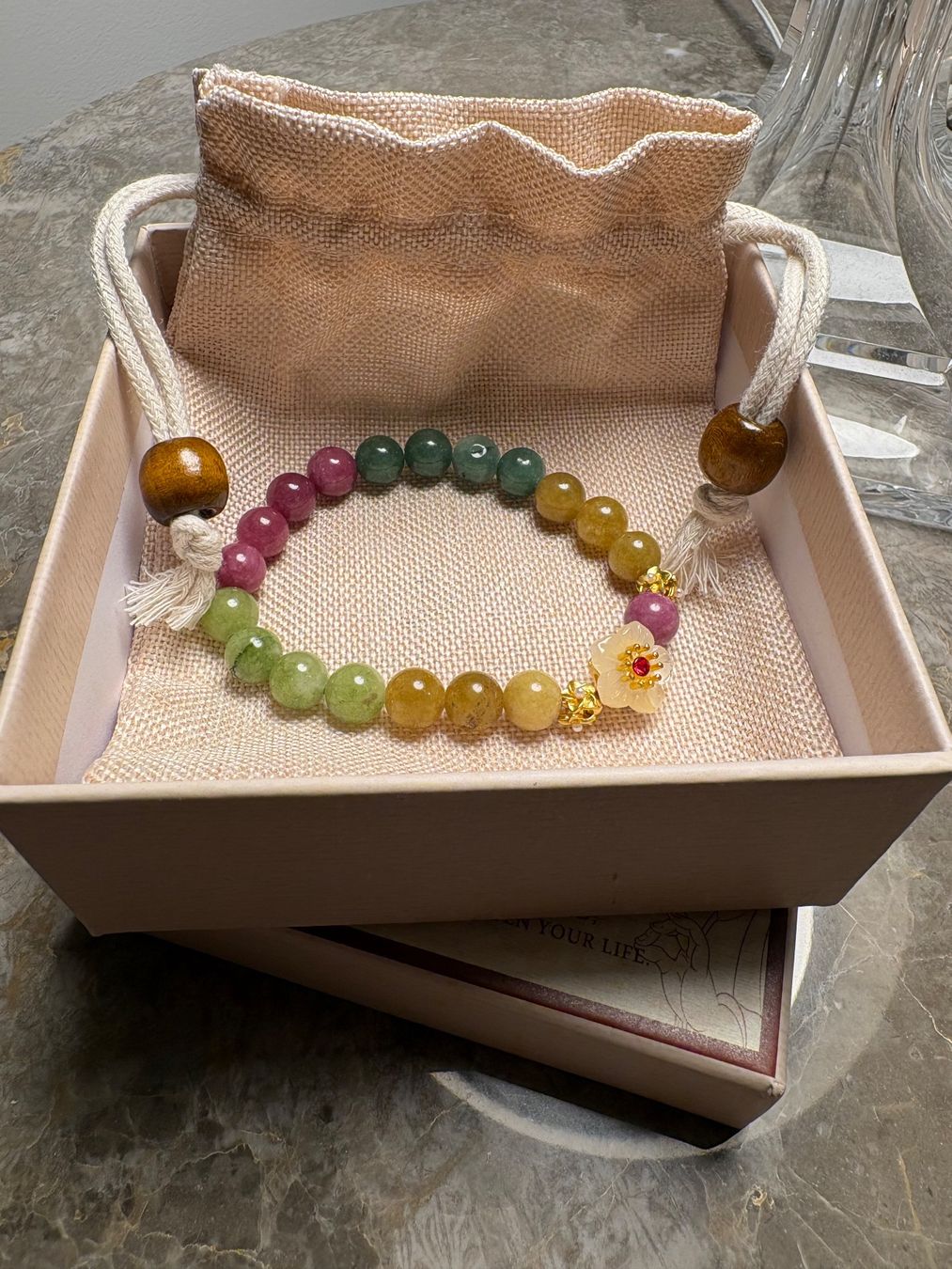 Bracciali & Braccialetti: Buntes Turmalin-Jadeblüten Armband – Nuovo e nell'imballaggio originale da Buchberg venduto da selphy33