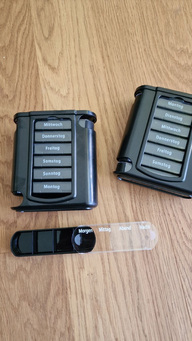 Contenitori & Simili: 2x Pillenbox/Medi Dispenser/Pillen Organizer/Tablettenbox – Nuovo (secondo la descrizione) da Urtenen-Schönbühl venduto da Saints67 3