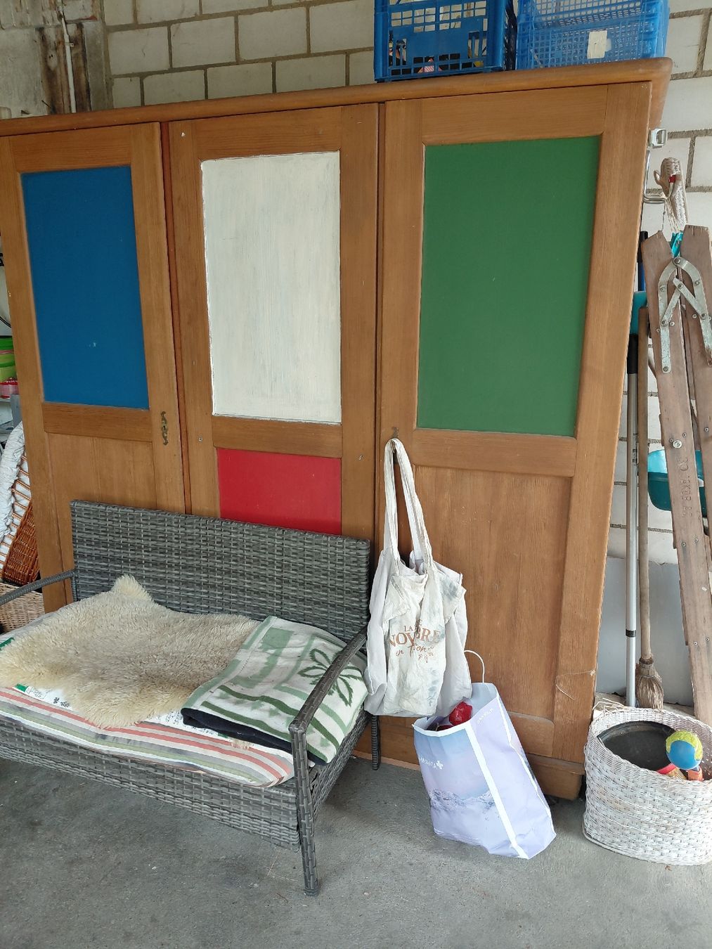 Armadi: Schrank gebraucht – Usato da zuchwil venduto da parson65
